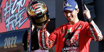Ducati, Bagnaia celebra Valentino Rossi: "Persona fantastica, sono fortunato a conoscerlo"