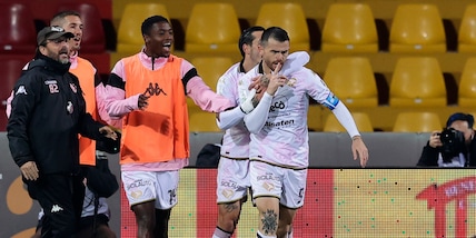 Serie B, il Palermo sorride con Brunori: vittoria e sorpasso al Benevento