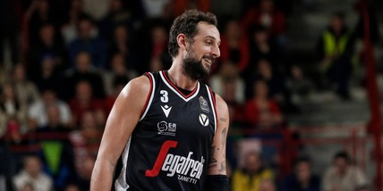 Belinelli trascina la Virtus Bologna, Milano asfalta Sassari