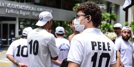 Pelé, la famiglia: "Non è in pericolo di vita"