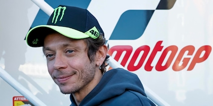 MotoGP, Valentino Rossi incoronato dalla FIM: "Leggenda più grande di tutti"