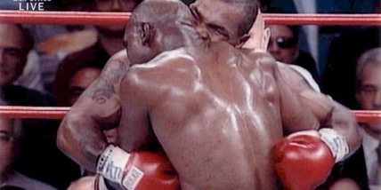 Mike Tyson, Evander Holyfield lancia la sfida: terzo incontro dopo 23 anni per beneficenza