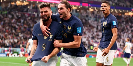 Inghilterra-Francia 1-2: decide ancora Giroud, Deschamps in semifinale. Kane sbaglia il rigore del pari