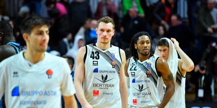 Tortona si arrende nel finale a Sassari. Venezia batte Brescia, Trento ko