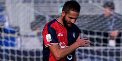 Cagliari, vittoria con contestazione. Pavoletti: "Quei gestacci...adesso è troppo"