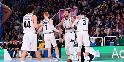 Virtus Bologna sola in vetta, Milano va ko a Trento