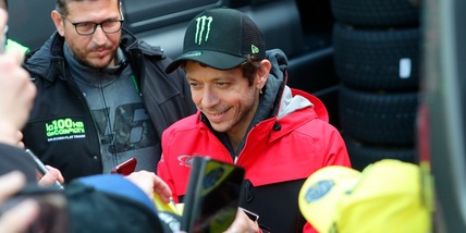Valentino Rossi diventa pilota BMW: "Grande opportunità, saremo competitivi"