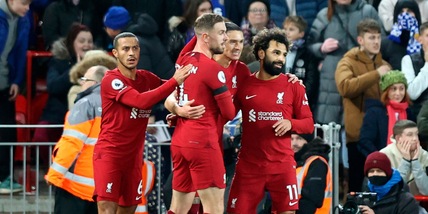 Liverpool, doppio regalo di Faes: Leicester battuto 2-1