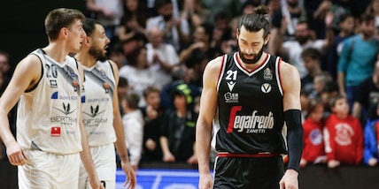 Basket, Tortona vince il confronto diretto e incalza la Virtus Bologna