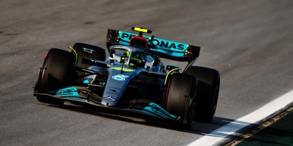 F1, Hamilton e Alonso come le Ferrari: in pista per i test Pirelli