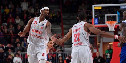 Basket, Brown e Owen show: va a Varese il derby con Brescia. Venezia ko a Scafati