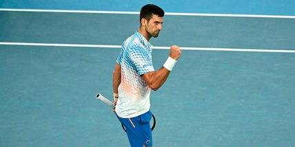Tennis, Djokovic re: vince l'Australian Open, raggiunge Nadal e torna numero 1!