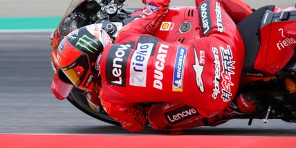 MotoGP, Bagnaia scalda i motori con l'Academy: in pista anche Valentino Rossi