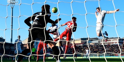 Cremonese-Lecce 0-2: Baroni aggancia la Juventus con Baschirotto e Strefezza