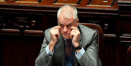 Il ministro Zangrillo benedice auto e moto d’epoca