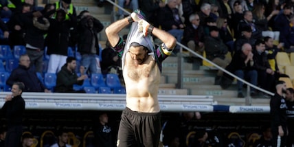 Parma-Ascoli, tifosi furiosi: “Fuori le palle”. Buffon si scusa