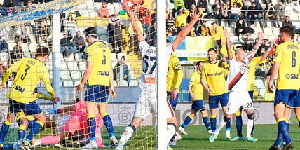 Modena-Genoa 2-2: Dragusin illude Gilardino, Bani lo salva