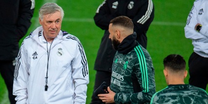 Liverpool-Real Madrid, la mossa dei tifosi inglesi a notte fonda sotto l’hotel di Ancelotti