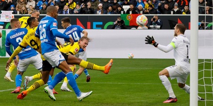 Bundesliga, Brandt regala la vetta solitaria al Dortmund. Ko l'Eintracht
