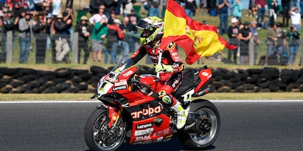 Superbike, doppietta Ducati a Phillip Island: Bautista vince davanti a Rinaldi, lontano Rea