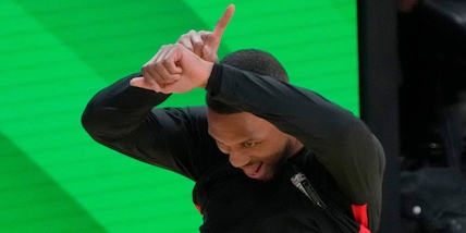 Nba, notte folle tra la super rimonta Lakers e i 71 punti di Lillard