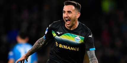 Napoli-Lazio 0-1: decide l'eurogol di Vecino, Sarri ferma Spalletti
