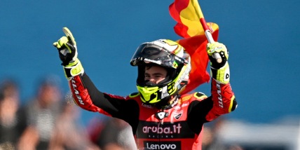 Superbike, per Ducati e Bautista primo successo a Mandalika. Rinaldi a terra, risultati gara-1