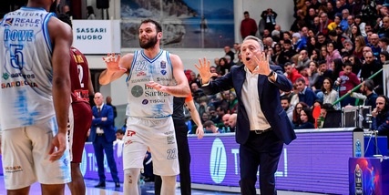 Basket, Sassari sfida Varese per il quarto posto. Bucchi: "Possiamo vincerla così"