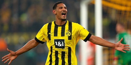 Borussia show, goleada e primo posto: doppiette per Haller e Reus