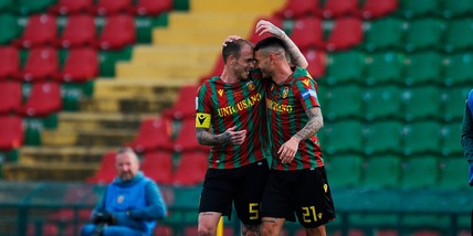 La Ternana frena la corsa del Bari: il Genoa 'ringrazia' Lucarelli