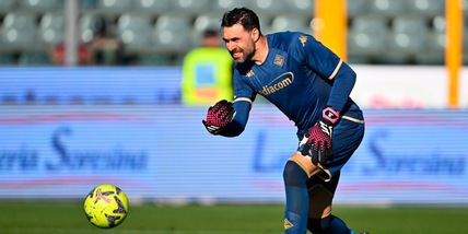 Fiorentina, paura Sirigu: grave infortunio, esce in ambulanza