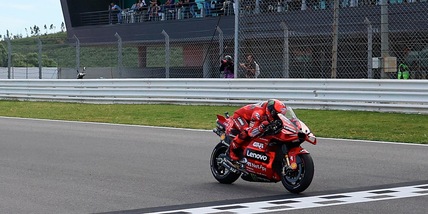 MotoGP, Bagnaia domina e vince in Portogallo. Sul podio Vinales e Bezzecchi