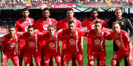 Berlusconi ricoverato in terapia intensiva: il messaggio social del Monza