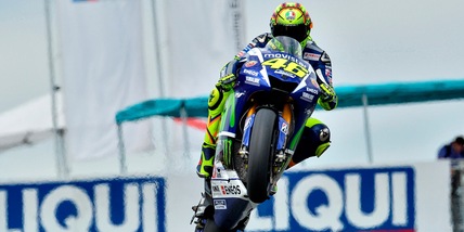 Valentino Rossi e la sveglia a Yamaha in MotoGP, Checa: “Ci ha stupiti”