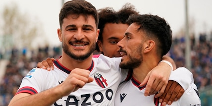 Sansone-Orsolini, Atalanta ko col Bologna. La Cremonese batte la Samp al 95'