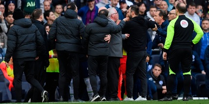 Stellini batte De Zerbi, espulsi entrambi. Lampard, primo tonfo!