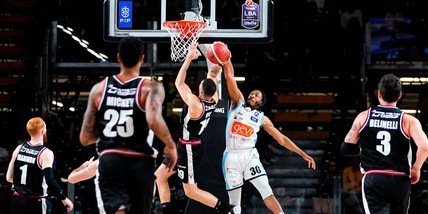 La Virtus Bologna crolla in casa con Napoli, Venezia batte Tortona