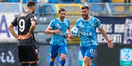 Serie B: Genoa fermato dal Como, Frosinone ok, il Bari batte il Sudtirol