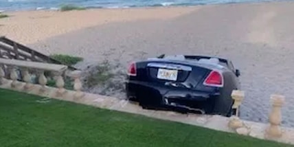 Si schianta con la Rolls-Royce contro una statua da 2,7 milioni di euro