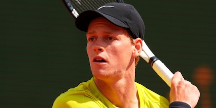 Tennis, Sinner batte Hurkacz in rimonta: è ai quarti a Montecarlo