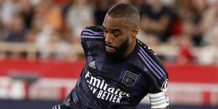 Lacazette e un'autorete lanciano il Lione: Tolosa ko 2-1