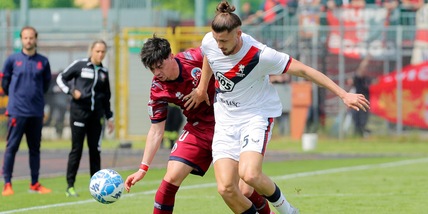 Il Genoa si avvicina al Frosinone. Parma, scatto playoff: Cagliari ko