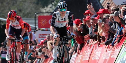 Ciclismo, Pogacar cade e si ritira dalla Liegi-Bastogne-Liegi