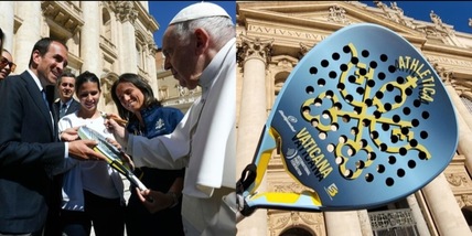 Padel, Papa Francesco e la racchetta solidale firmata messa all'asta