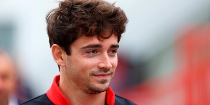 Ferrari, Leclerc stupito dalla pole position a Baku: “Che bella sorpresa”