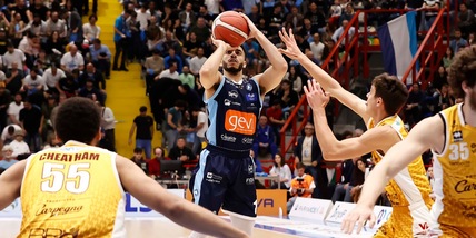 Basket Serie A, Stewart e Howard trascinano Napoli: Pesaro ko