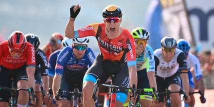 Ciclismo, a Milan la 2ª tappa del Giro d'Italia. Evenepoel resta in rosa