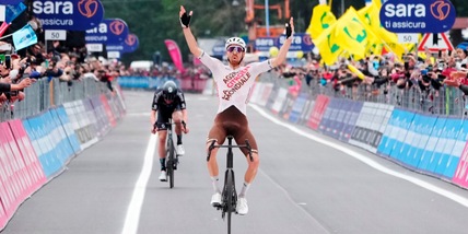 Giro d'Italia, quarta tappa a Paret-Peintre. Leknessund maglia rosa