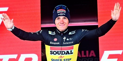 Giro d'Italia, Evenepoel vince la nona tappa e torna in maglia rosa