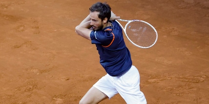 Internazionali, Medvedev batte Zverev e vola ai quarti